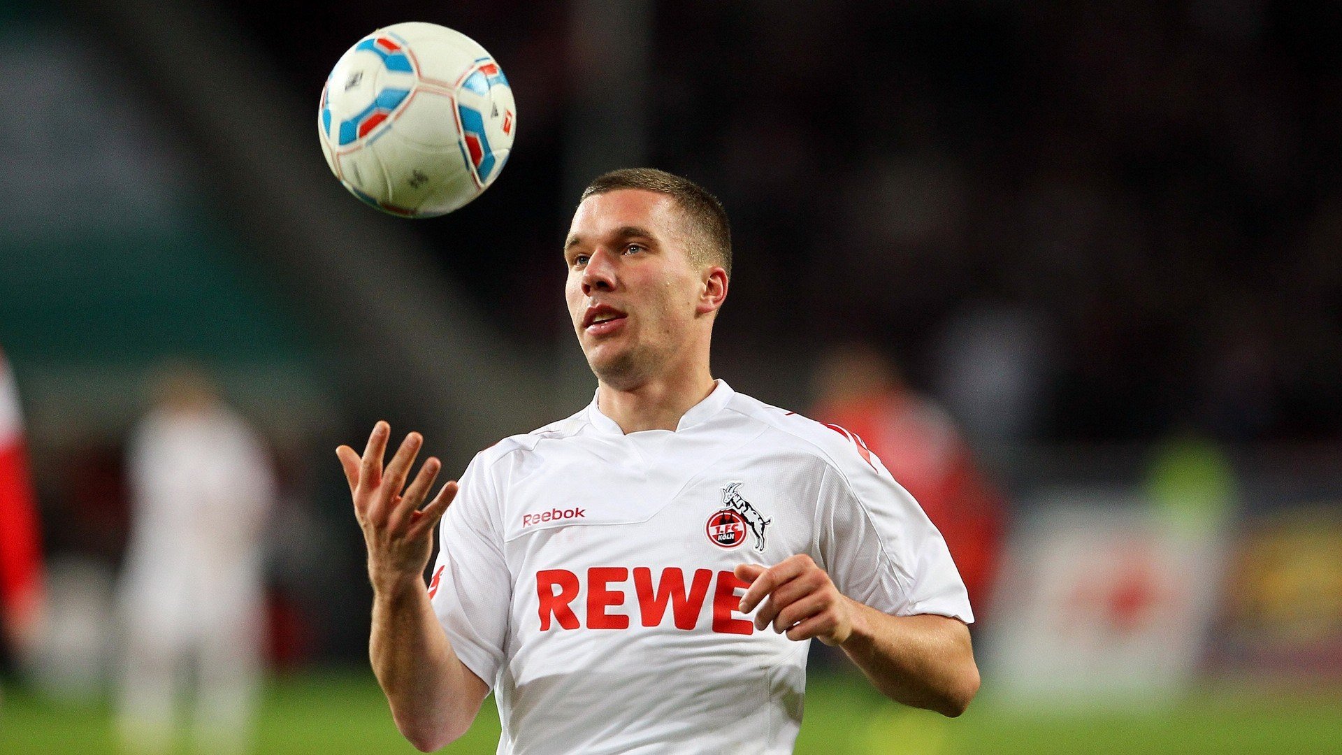 随机战术解析：不同球队的配置和变化背后，球队战术怎么设置