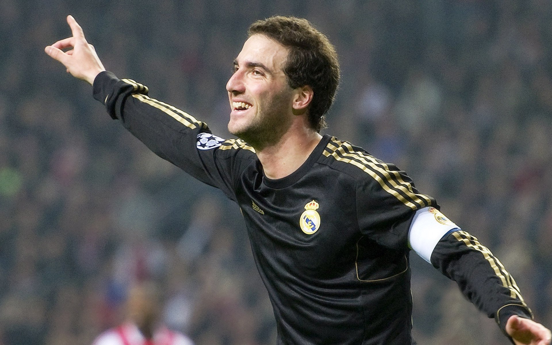 开云全站-曼城主场被热刺逆转，遭遇两连败，曼城0-1热刺